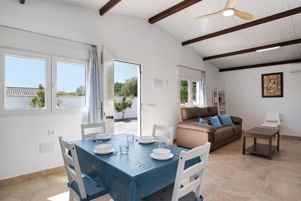 a living room with a blue table and a couch at Casa Naranjos in El Soto