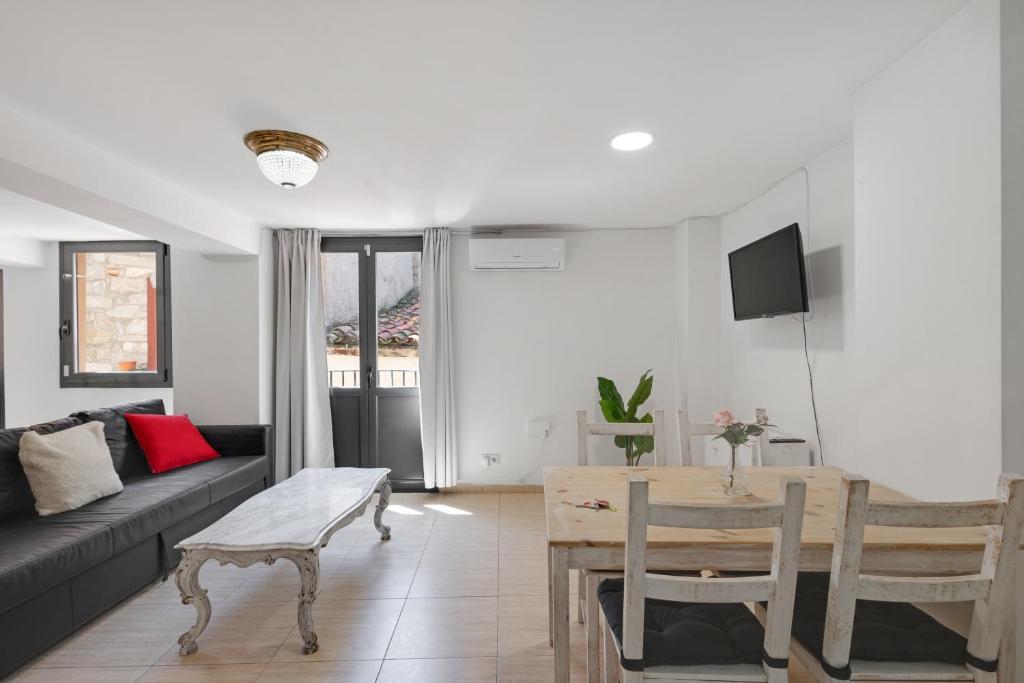 a living room with a table and a couch at Wonderful loft centre Manresa in Manresa