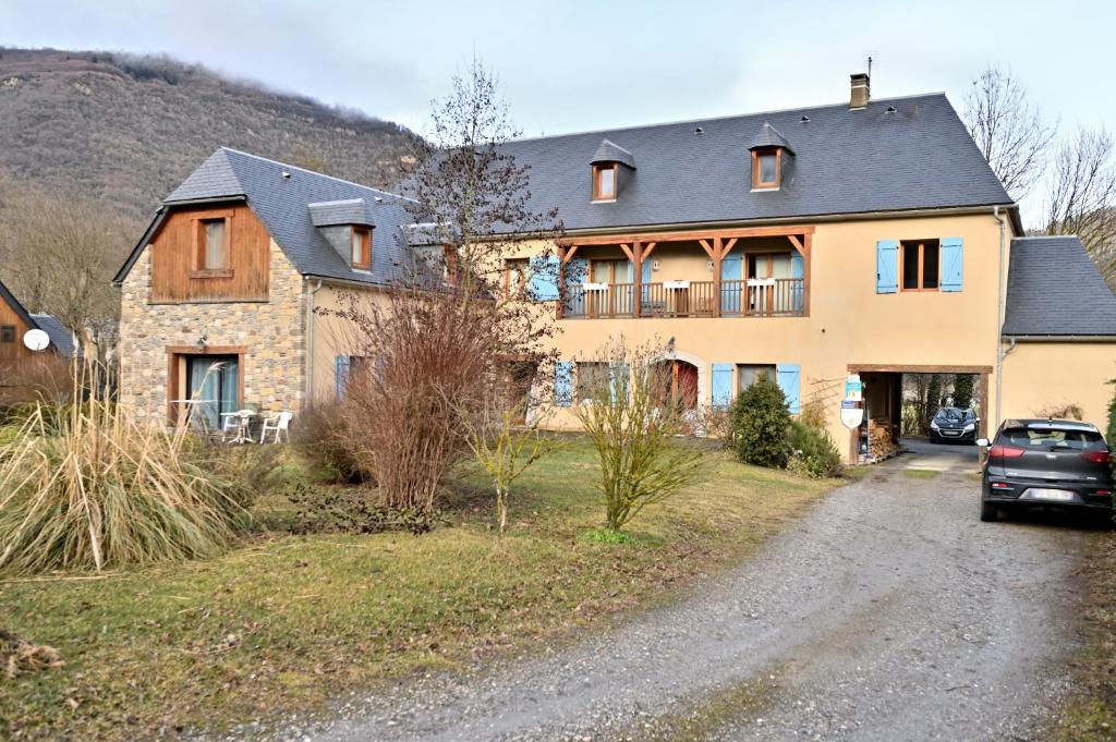 a large house with a car parked in front of it at Les Hélianthèmes in Guchen