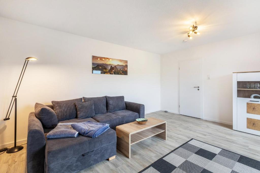 a living room with a couch and a table at Ferienwohnung Esselsteigblick in Eslohe