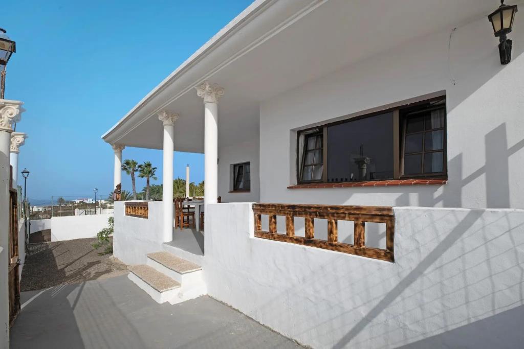 a white house with a porch and a balcony at La Ratona in Soo