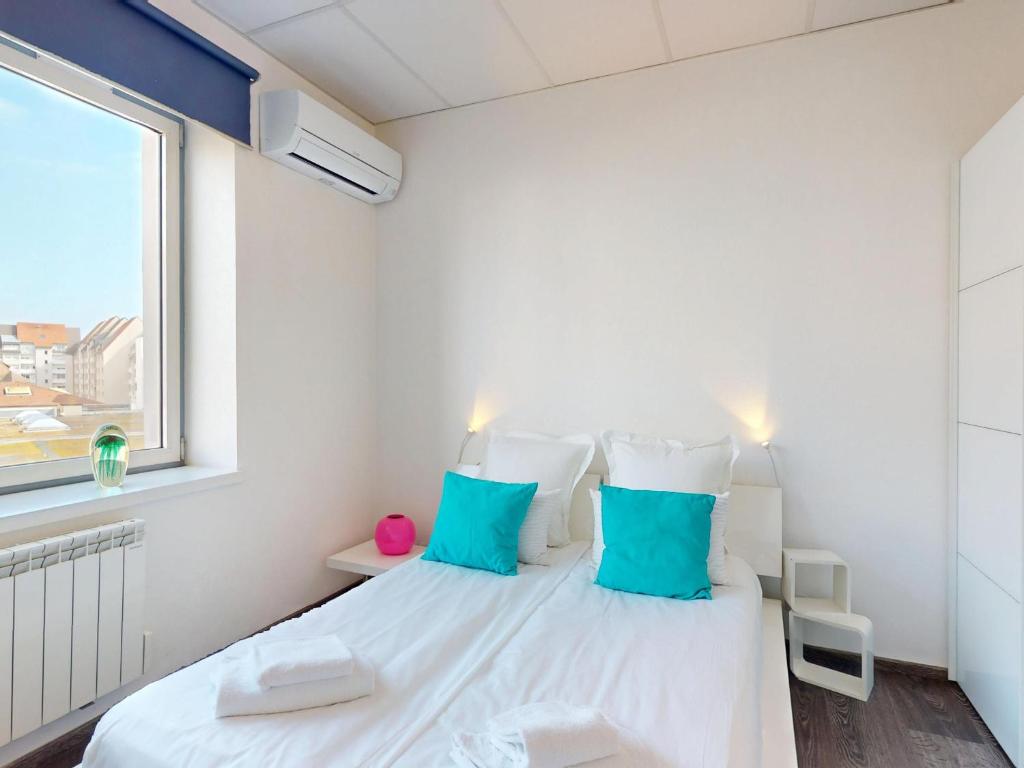 Appartement Rénové, 3 Ch. avec Parking Privé, Hyper-Centre Colmar - FR-1-744-36 – photo 13
