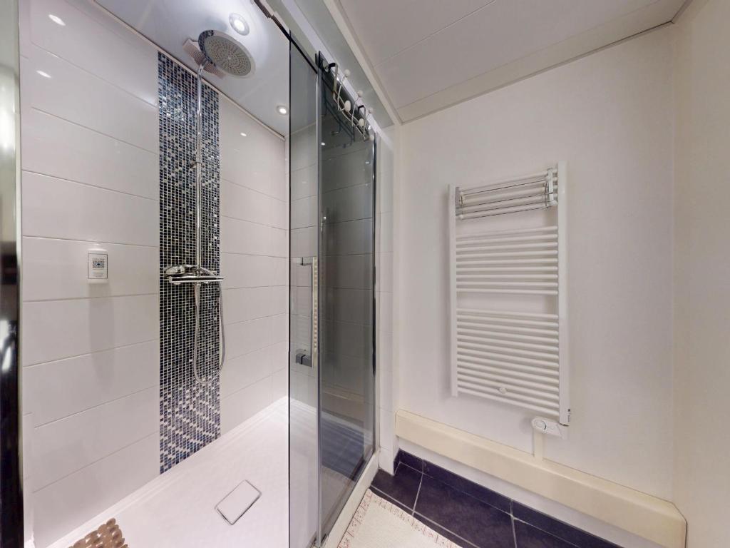Appartement Rénové, 3 Ch. avec Parking Privé, Hyper-Centre Colmar - FR-1-744-36 – photo 8