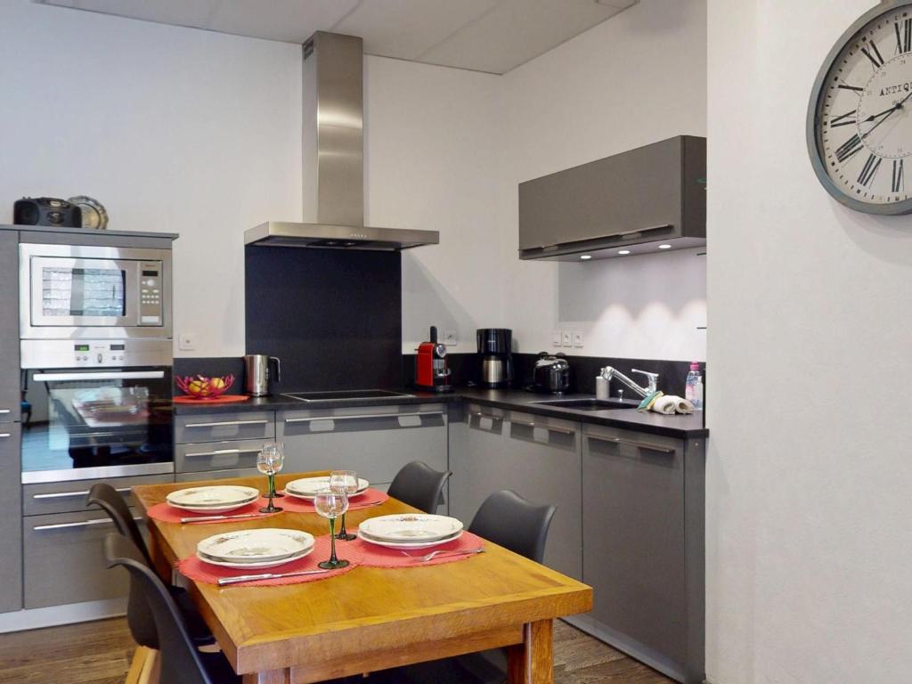 Appartement Rénové, 3 Ch. avec Parking Privé, Hyper-Centre Colmar - FR-1-744-36 – photo 1