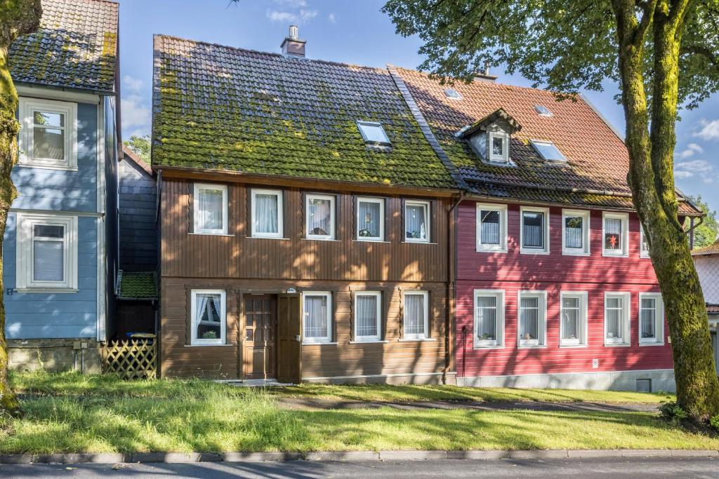 an old house with a green roof at Ferienhaus Bergmannsruh in Clausthal-Zellerfeld