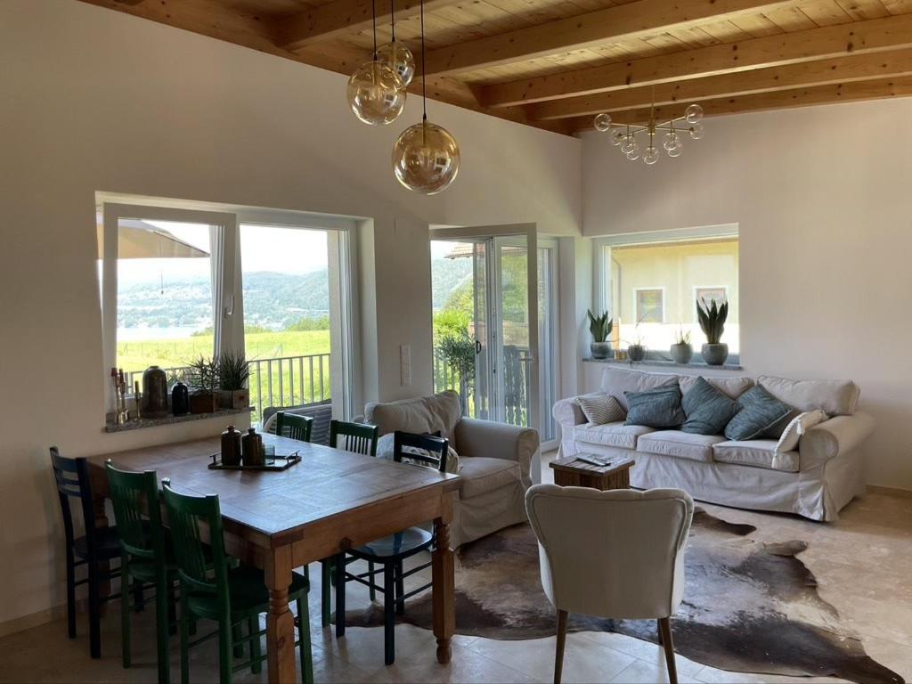 a living room with a table and a couch at Casa Tapeo in Schiefling am See
