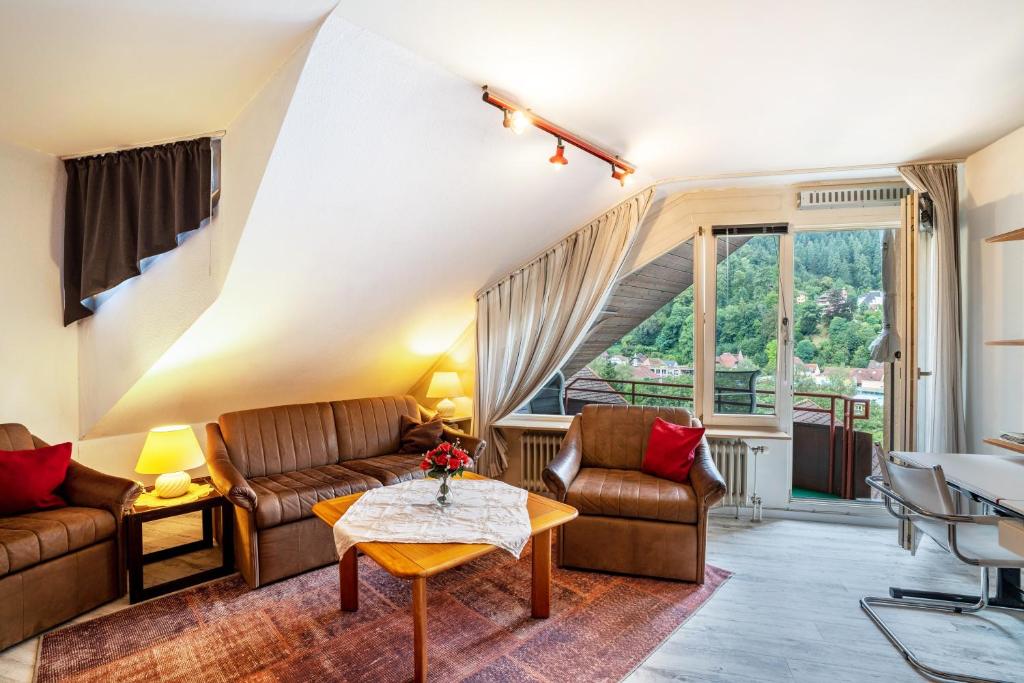 a living room with couches and a table at Ferienwohnung Weitblick in Bad Liebenzell