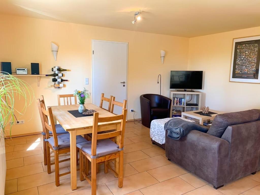a living room with a table and a couch at Ferienwohnung Wadle in Gleisweiler