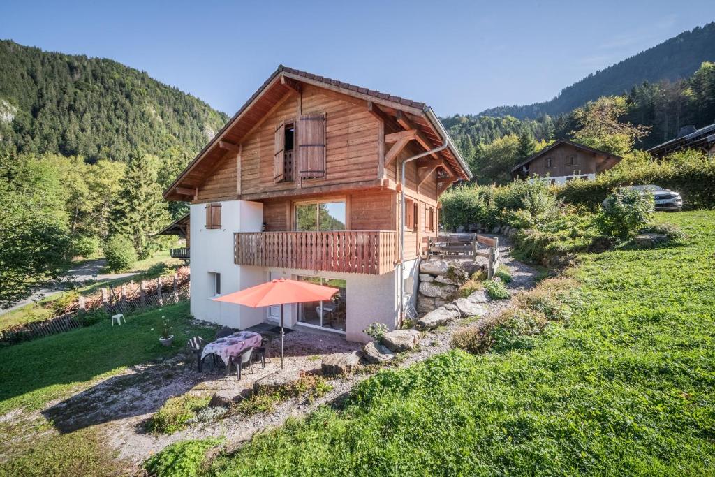 an external view of a house in a field at Chalet Les Mios, chez Isa in Vacheresse