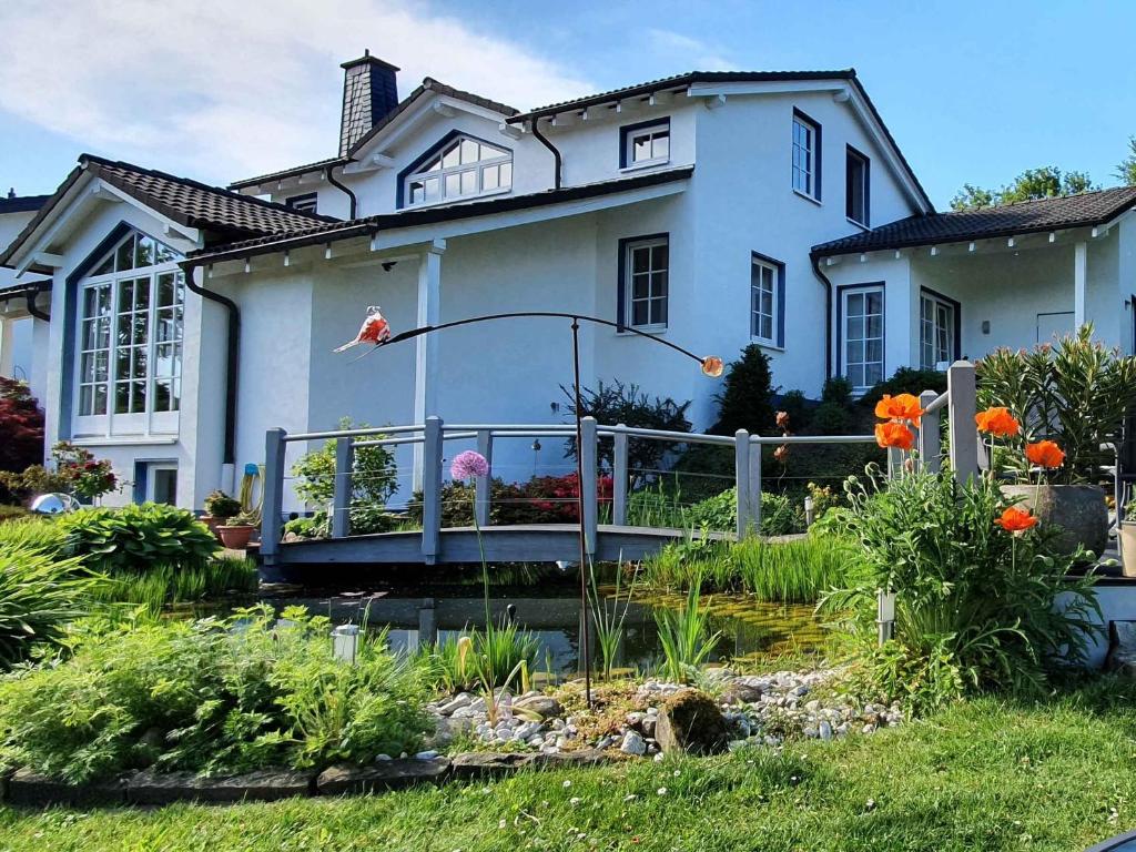 a house with a fence in front of a garden at Schmallenberger Auszeit in Schmallenberg