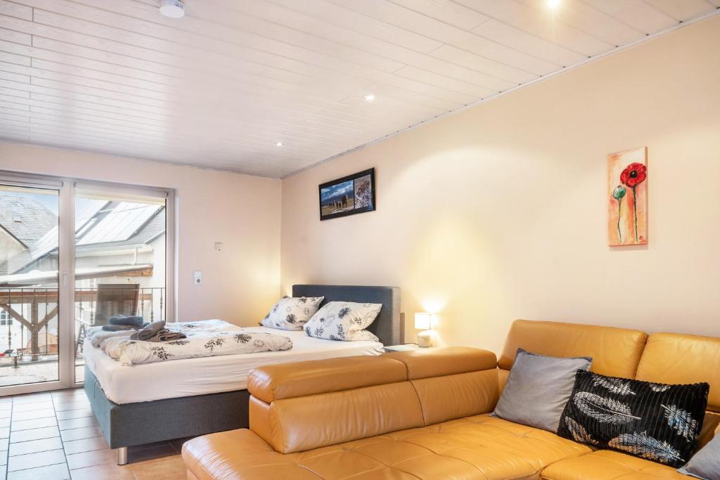 a living room with a bed and a couch at Ferienwohnung Weingeist in Reil