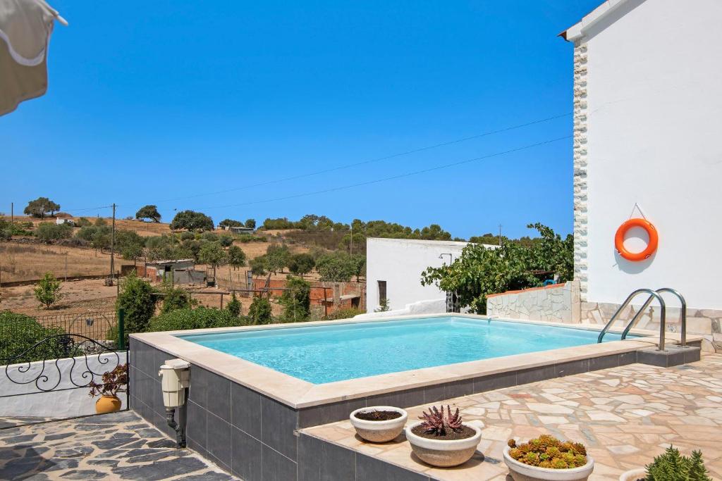 a swimming pool in the backyard of a house at Casa dos Jotas in Martinlongo