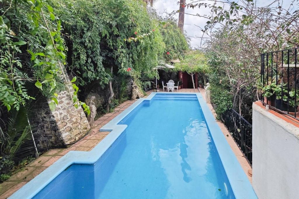 a large blue swimming pool in a yard at Navila Estudio en la piscina in Ibiza Town