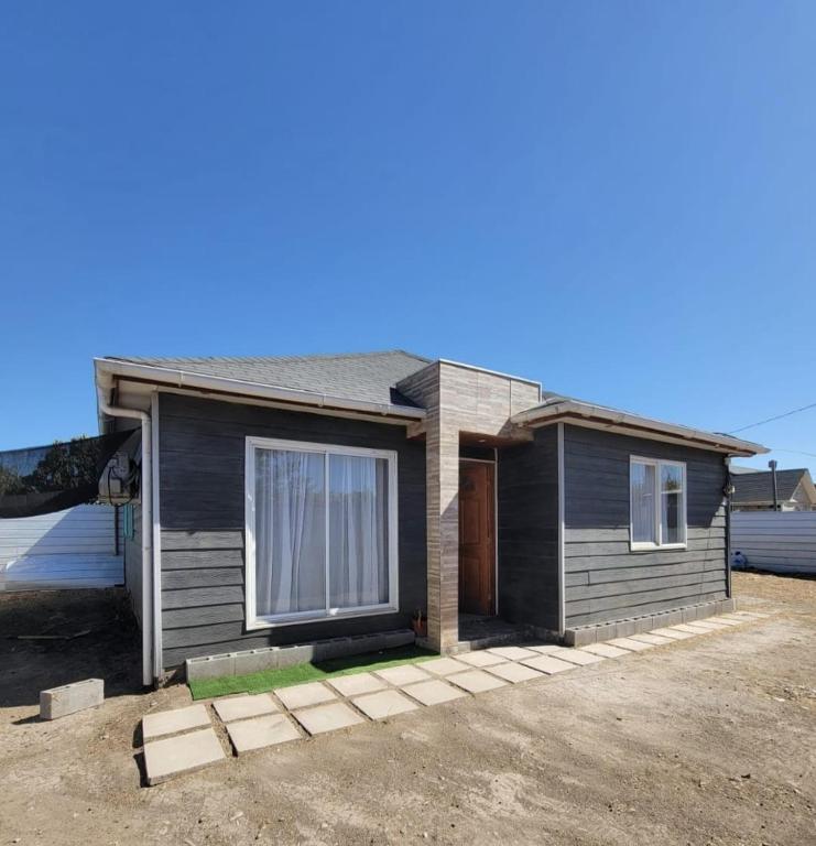 a house that is sitting in a driveway at Casa campo Quillota in Quillota