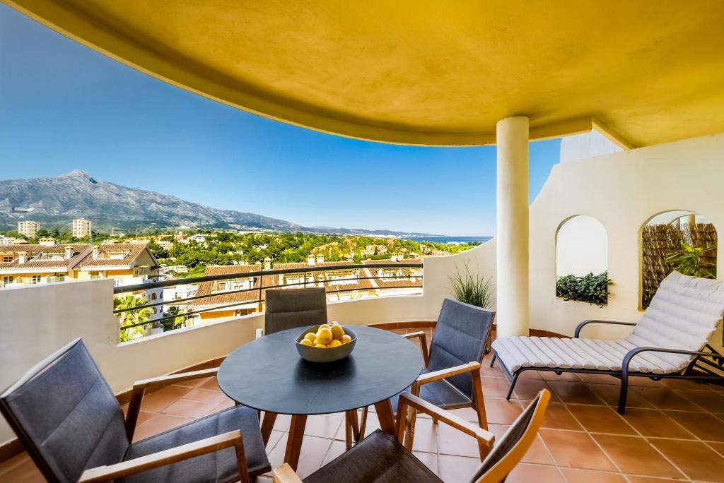 Sea-View 2BR - Walk to Puerto Banús - Aloha Golf
