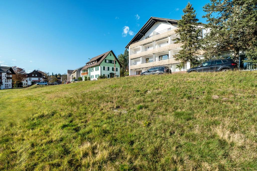a grassy hill with a building on top of it at Ferienwohnungen Nordschwarzwald in Freudenstadt