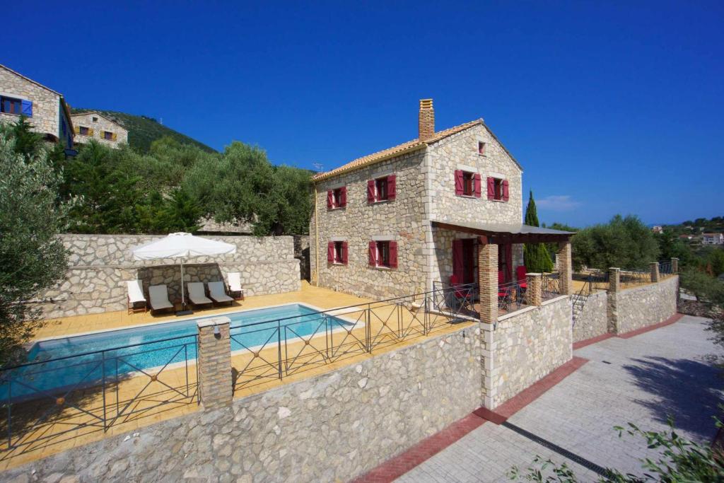 Bazén v ubytování Pilikas Luxury Villas nebo v jeho okolí