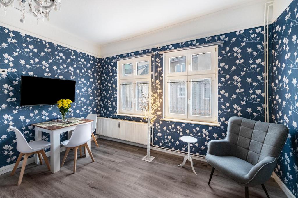 a living room with blue and white wallpaper at Studio zur »Alten Schmiede« in Laage