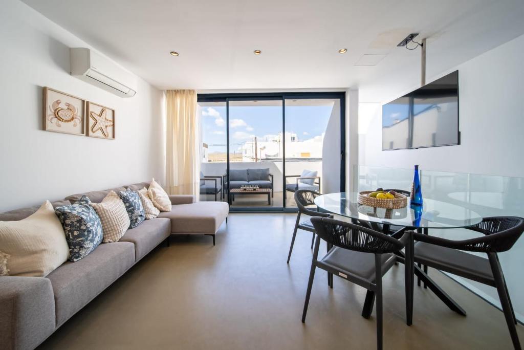 a living room with a couch and a glass table at Kay lava in Famara