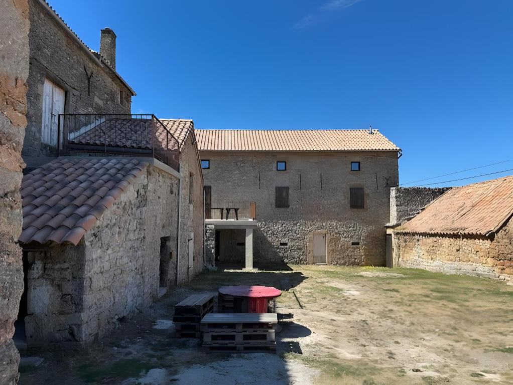 an outside view of an old stone building at Domaine avec vue cirque du Levancou in Saint-Georges-de-Luzençon