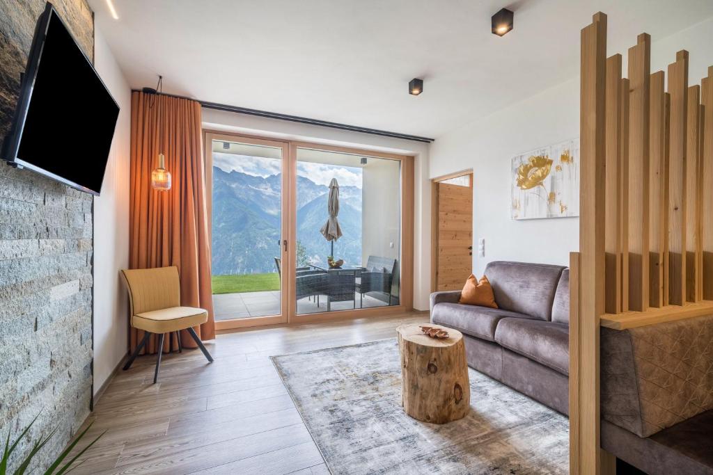 a living room with a couch and a table at Paflur Lodges Bergtraum in Lasa