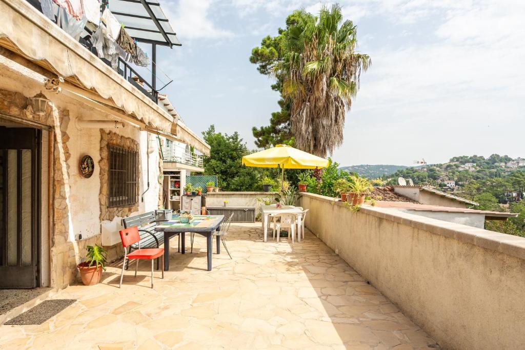 a patio with a table and chairs and an umbrella at Gesgroup in Lloret Blau