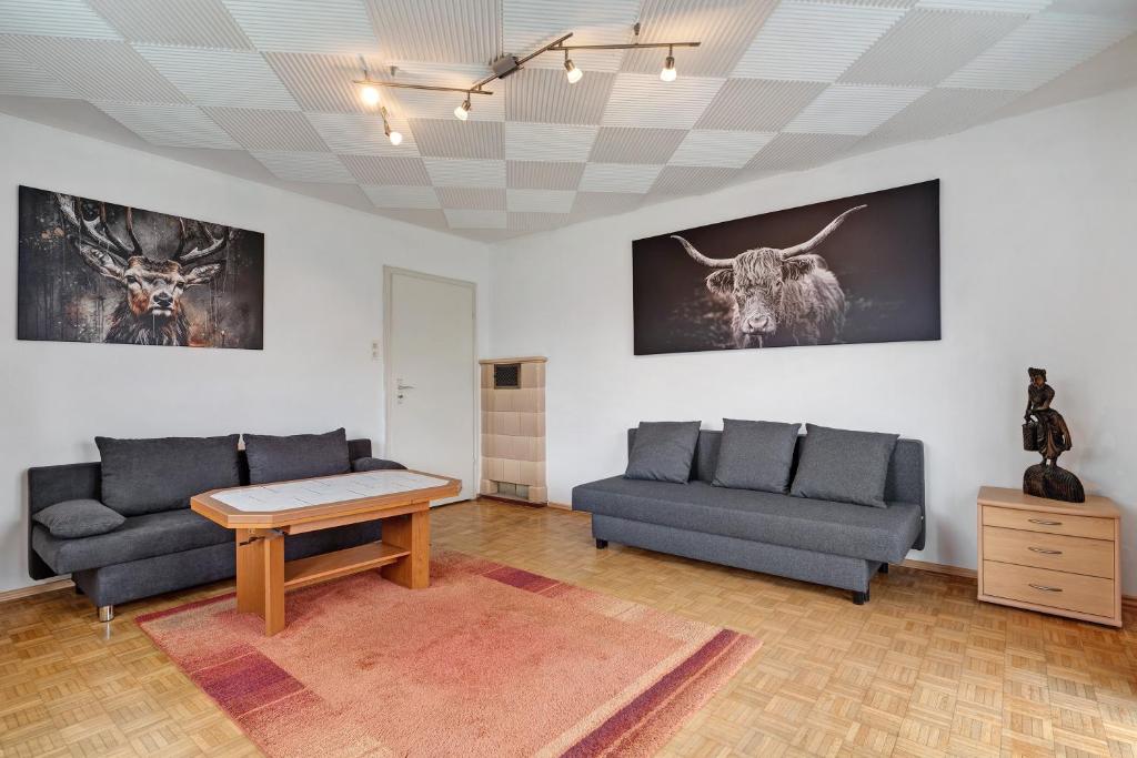 a living room with two couches and a table at Ferienwohnung Am Brunnen in Durbach