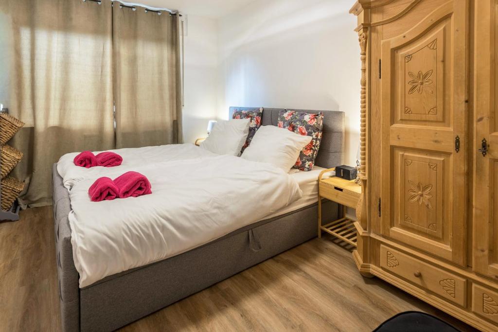 a bedroom with a bed with pink towels on it at Traumwohnung Radolfzell am Bodensee in Radolfzell am Bodensee