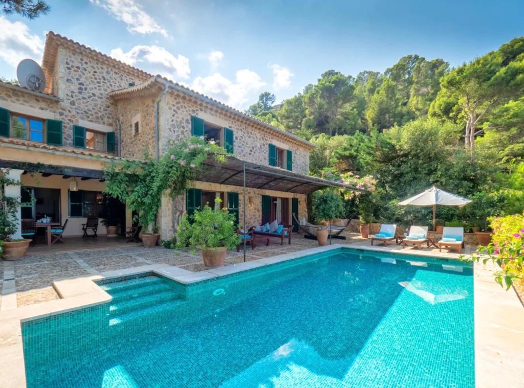 an image of a villa with a swimming pool at Sa Cala in Deia