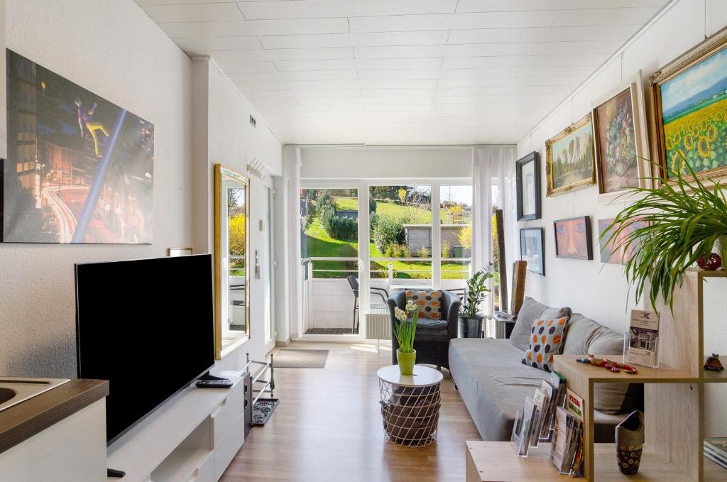 a living room with a couch and a tv at Ferienwohnung Kupfer in Niestetal