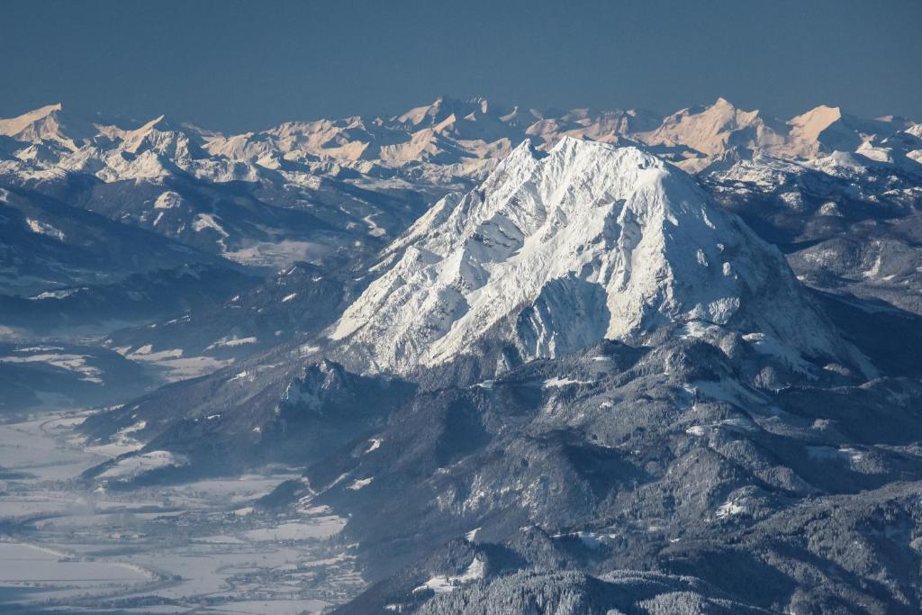 A general mountain view or a mountain view taken from a szállodákat