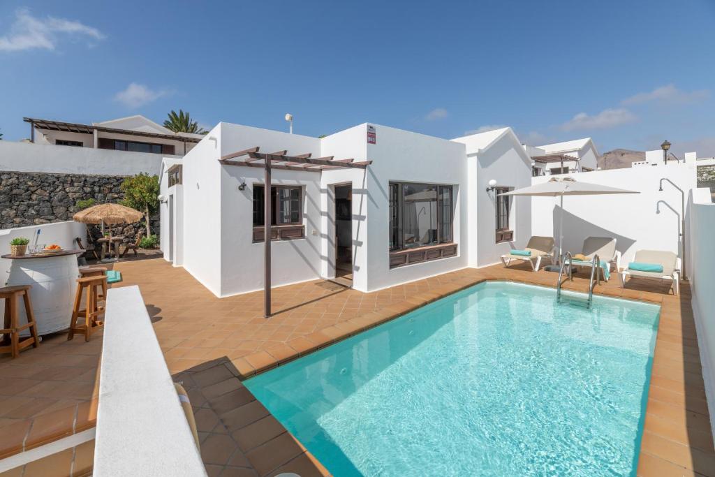 an image of a villa with a swimming pool at Villa Timanfaya in Tías