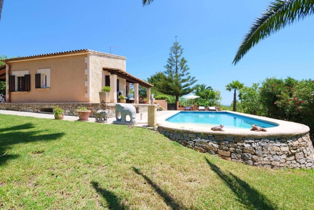 a house with a swimming pool in a yard at Sa Vinyeta de Son Jaumell in Capdepera