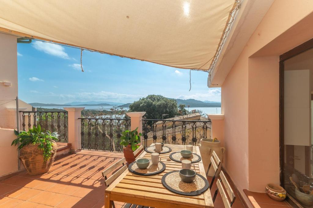 a balcony with a table and a view of the water at Le Giare 2 in La Maddalena