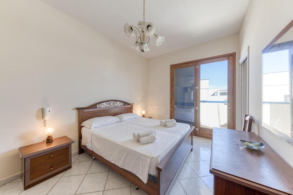 a bedroom with a bed with two towels on it at Rocco 1 in Torre San Giovanni Ugento