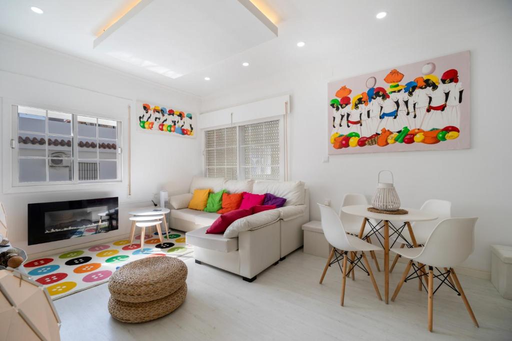 a living room with a couch and a table at Casa Margara in Chipiona