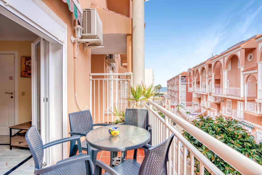 a patio with chairs and a table on a balcony at Verano Azul in La Mata