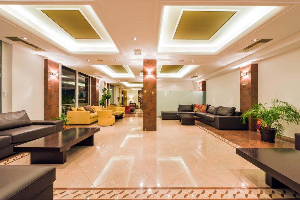 Część wypoczynkowa w obiekcie Akrata Beach Hotel