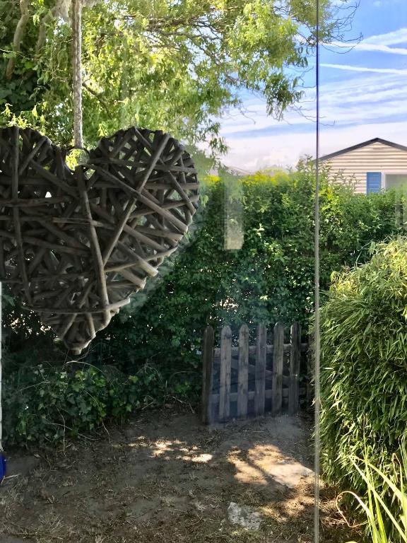 a heart hanging on a fence in a yard at Chalet Strandliebe Bredene in Bredene