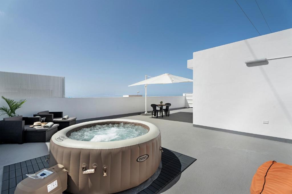 a large hot tub in the middle of a room at El Rinconcito De Niña in Tijoco de Abajo