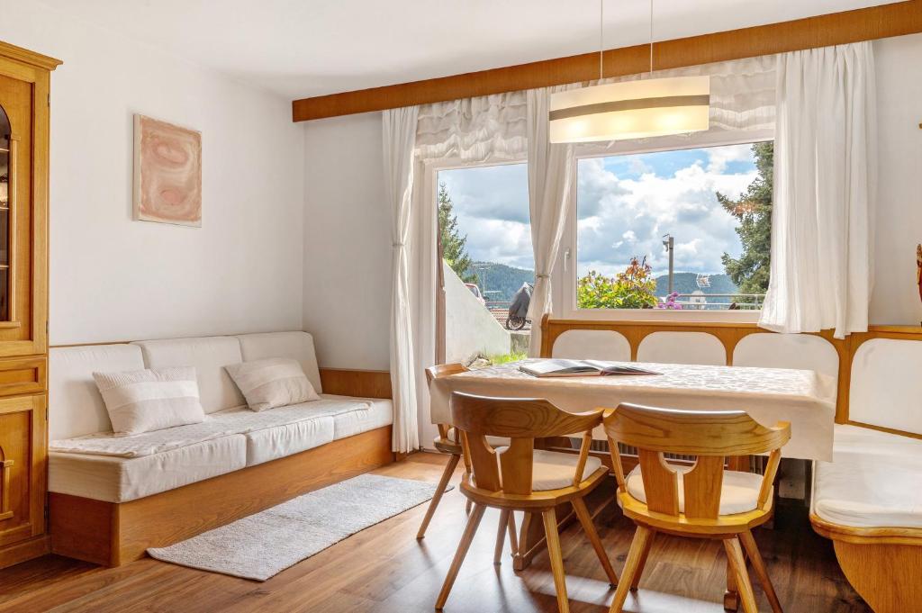 a living room with a table and a couch and a window at Apartment Stuflesser in Laion