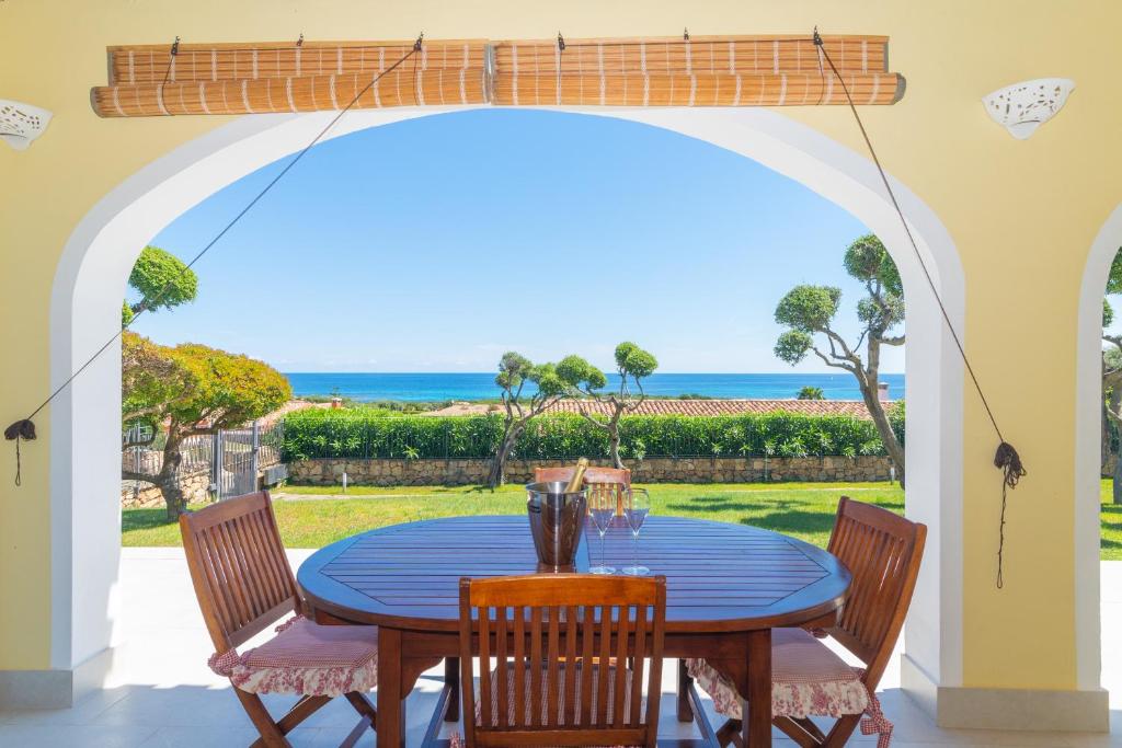 a dining room table with a view of the ocean at San Teodoro Villa Nina Costa Caddu in San Teodoro