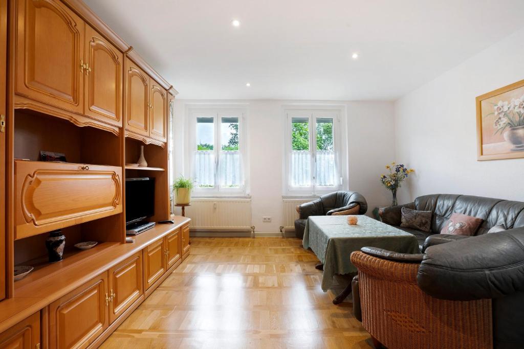 a living room with a couch and a table at Gästewohnung am Schwanenteich in Mittweida