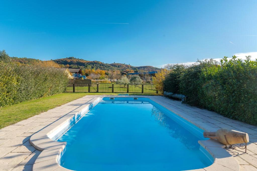 a swimming pool in a yard at La Miellerie in Gréoux-les-Bains