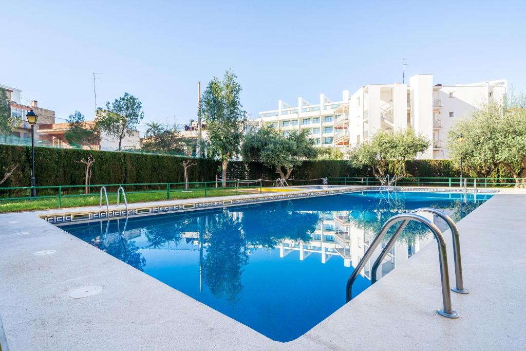 a swimming pool with blue water in a city at Logroño in Salou