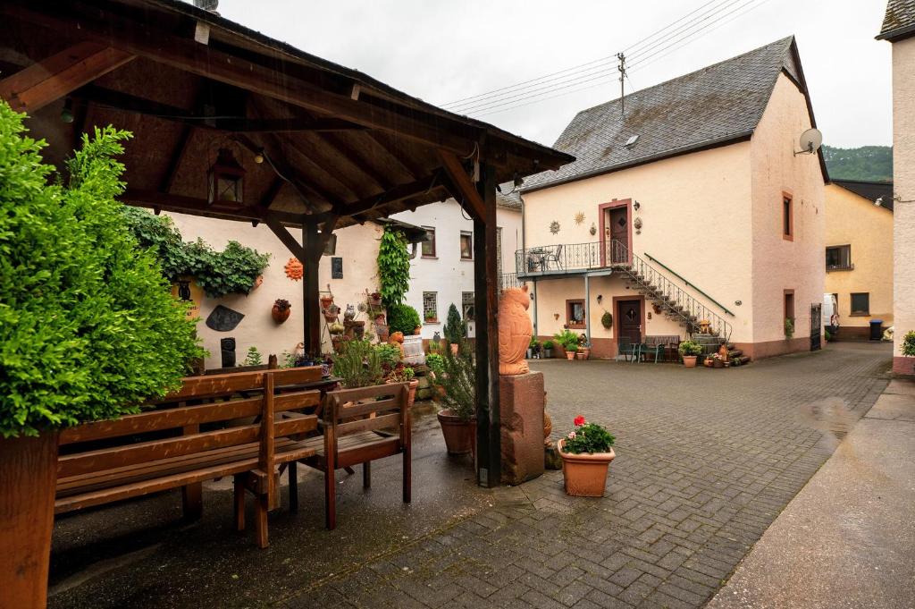 a group of buildings with benches in a courtyard at Eulennest 1 in Minheim