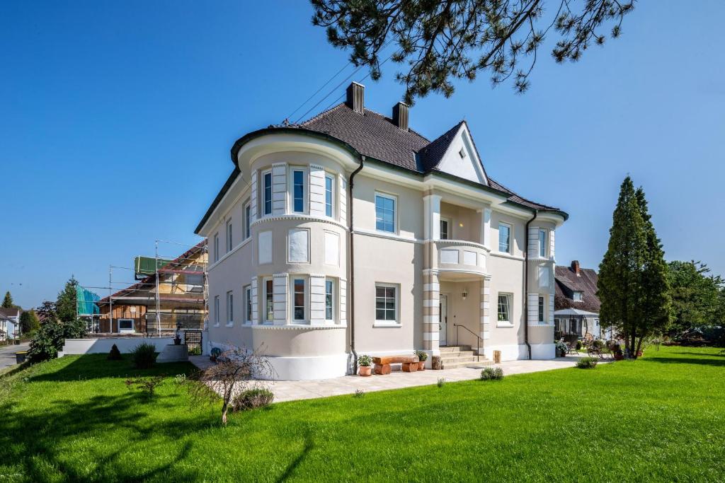 a large white house with a large yard at Villa Romantika in Ichenhausen