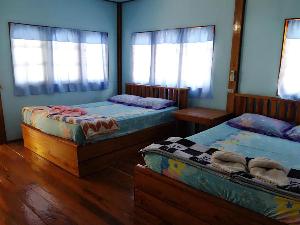 Postel nebo postele na pokoji v ubytování Koh Mak Green View Resort