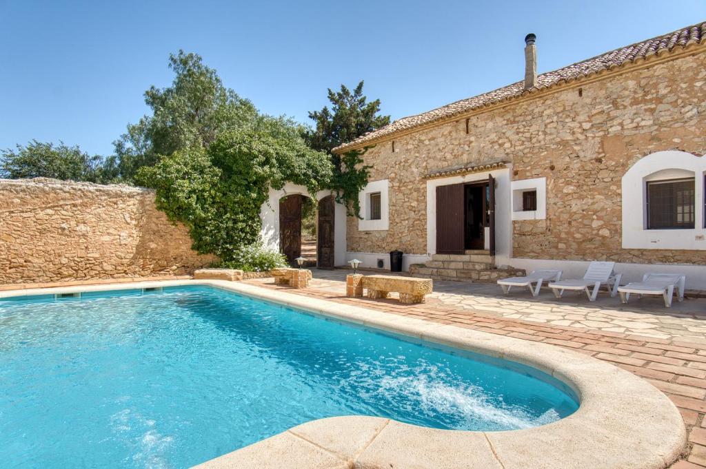 an external view of a house with a swimming pool at Madara in Monóvar