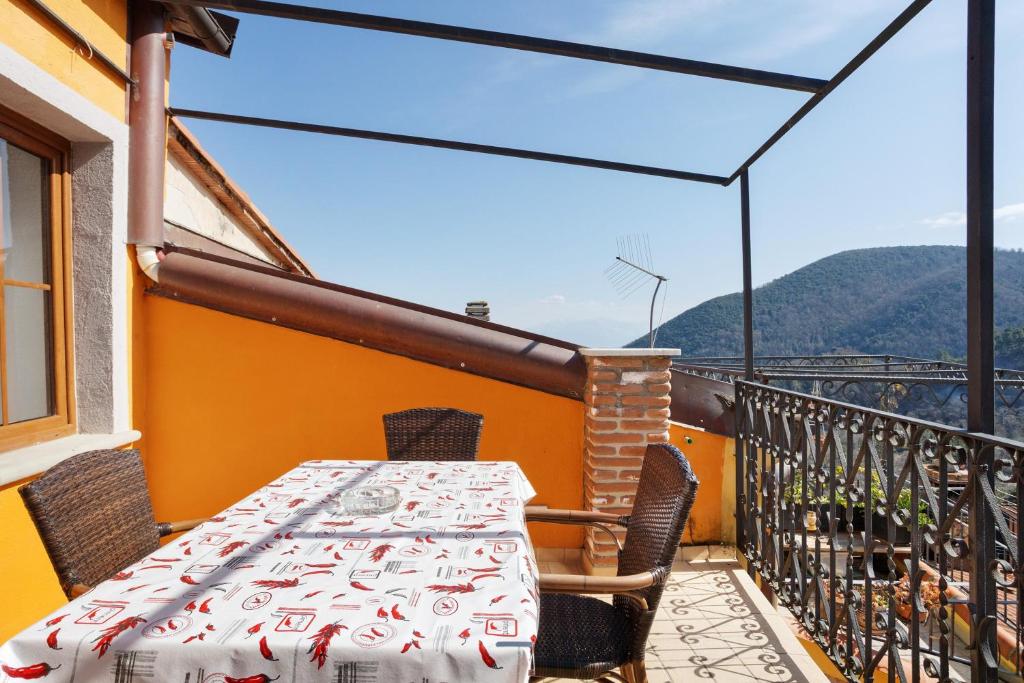 a table and chairs on a balcony with a view at Il Giostro 1 Biassa in La Spezia